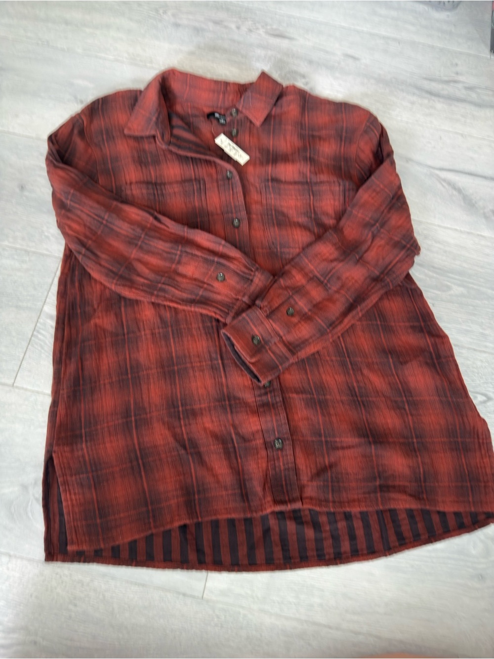 Madewell Men's Red and Black Plaid Button-Down Shirt